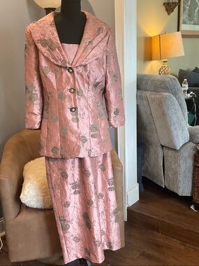 Lily & Taylor Sz 10 Rose & Green Floral Suit EUC MSRP $300